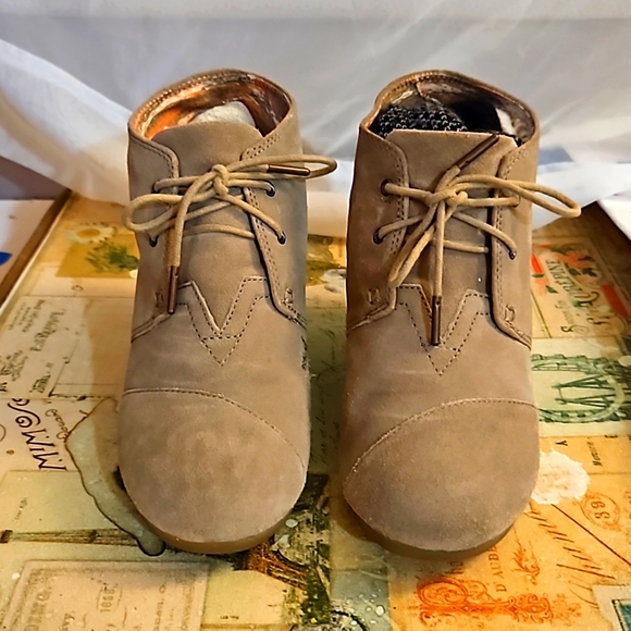 Tom's | Womens Beige Brown Wedge Ankle Booties Boot Shoes Size 8 - Picture 1 of 5
